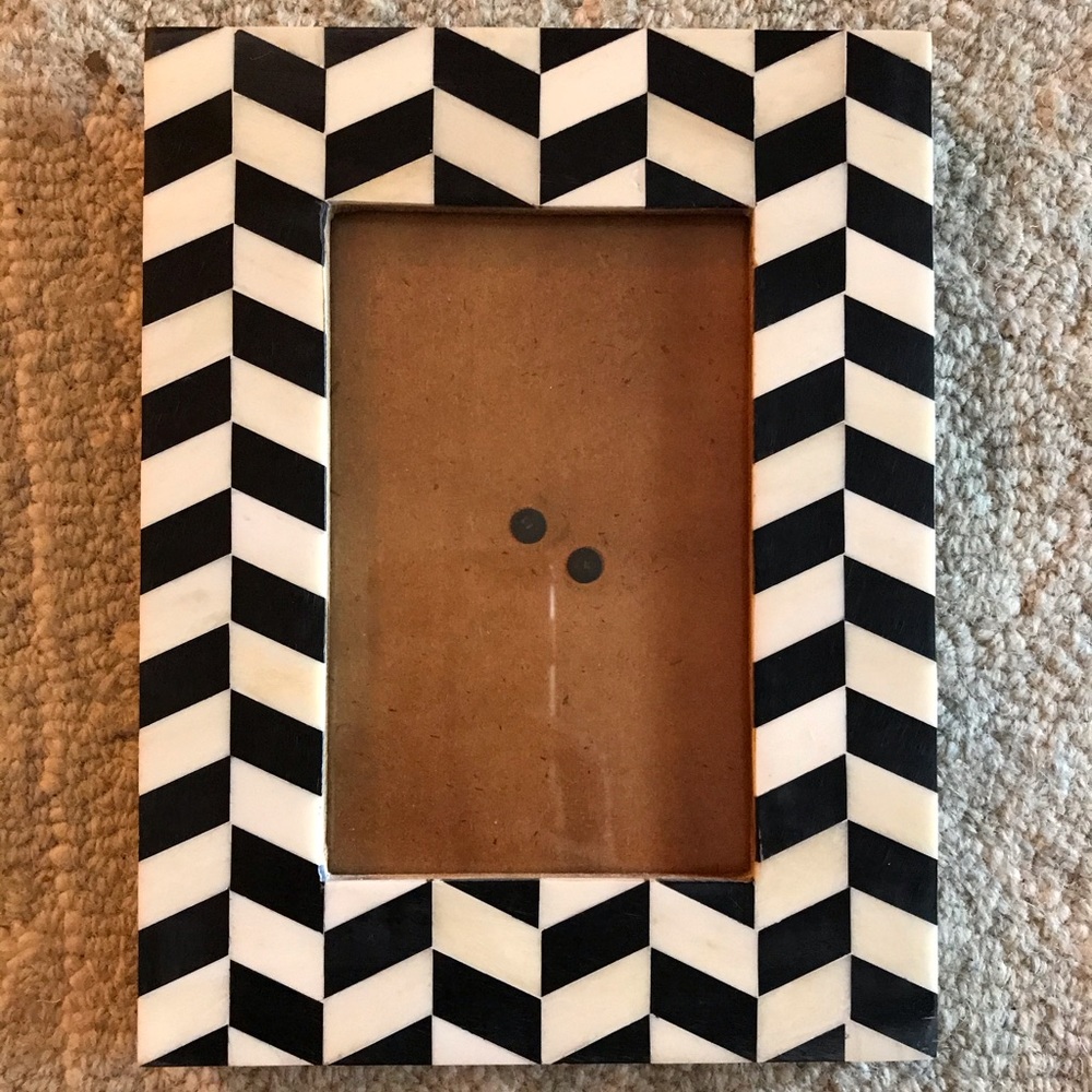 Black & White Chevron Picture Frame 4x6in